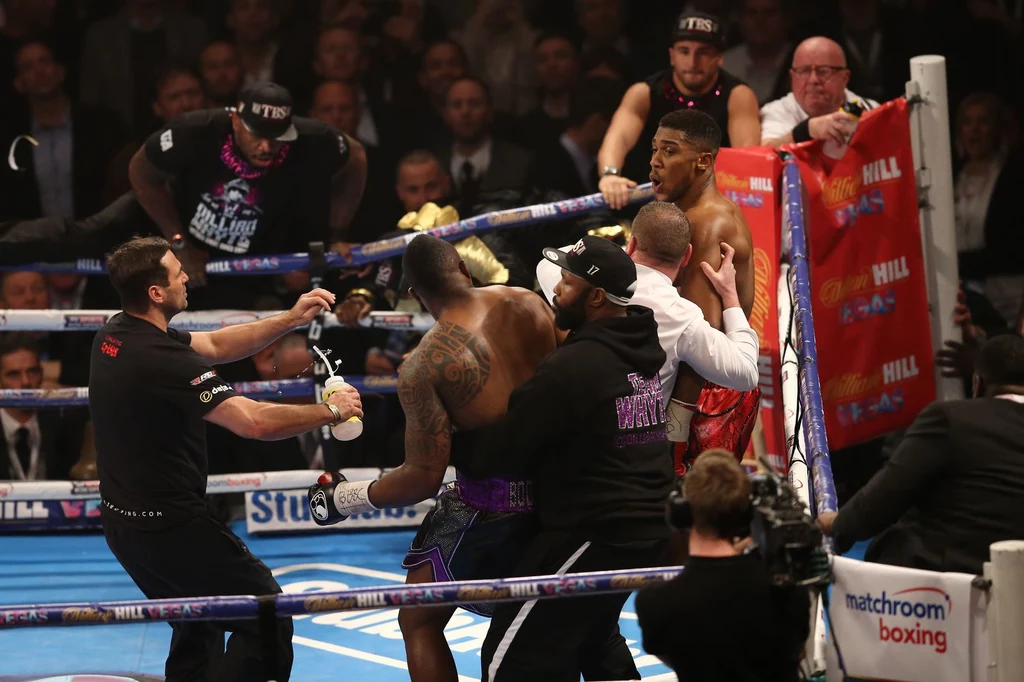 Dillian Whyte w walce z Anthonym Joshuą w 2015 roku Dillian Whyte w walce z Anthonym Joshuą w 2015 roku