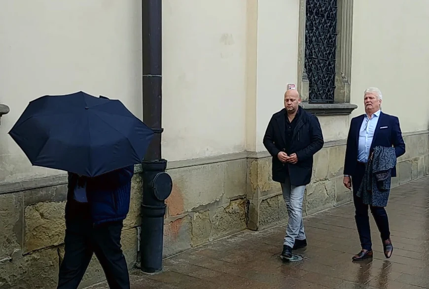 Vanna Ly, Adam Pietrowski i Mats Harling w drodze na spotkanie z Jackiem Majchrowskim.