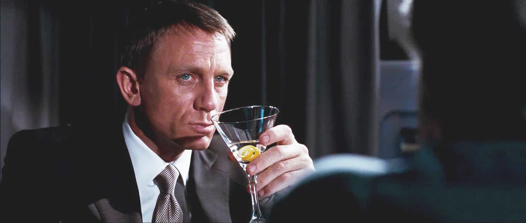 Naukowcy stwierdzili, że James Bond ma poważne problemy z alkoholem