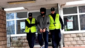 W Prokuraturze zakończyło się przesłuchanie podejrzanego 26-letniego mężczyzny, który miał zaatakować nożem dwóch mężczyzn w centrum handlowym w Szczecinie