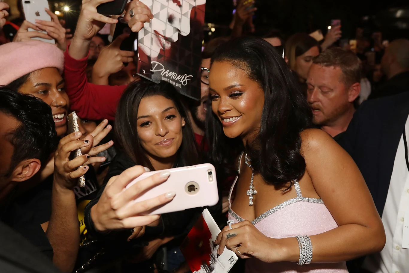 Rihanna ostatnio błyszczy na pokazach mody Rihanna ostatnio błyszczy na pokazach mody