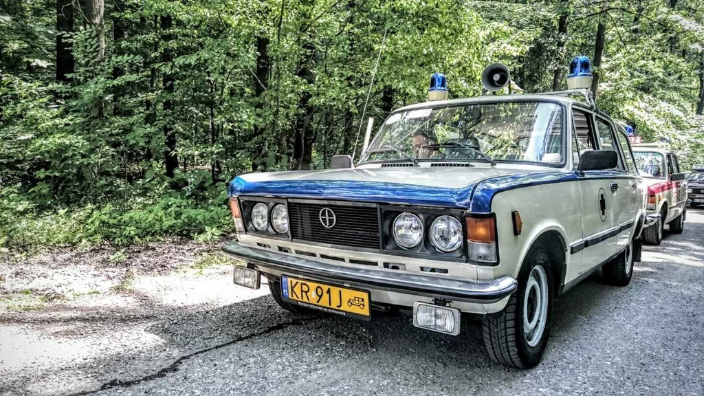 Od 1972 roku Fiat sukcesywnie zastępował paliwożerne Warszawy. Ambulans ze zbiorów Muzeum Ratownictwa