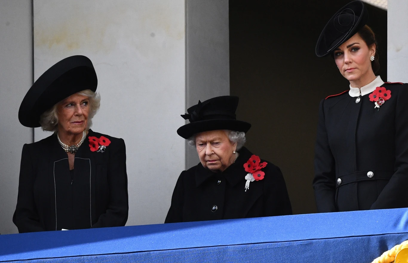 Camilla z królową i księżną Kate