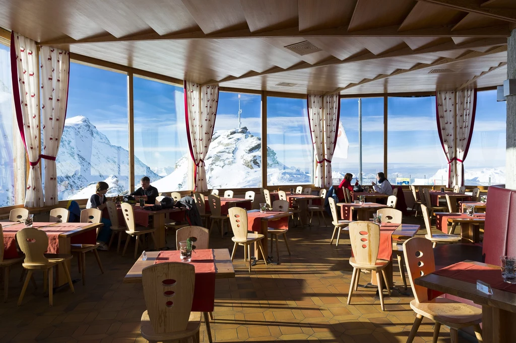 Restauracja "Panorama Restaurant 3303" w rejonie Corvatsch