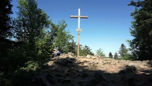 Krzyż na szczycie Łysicy; zdj. ilustracyjne 