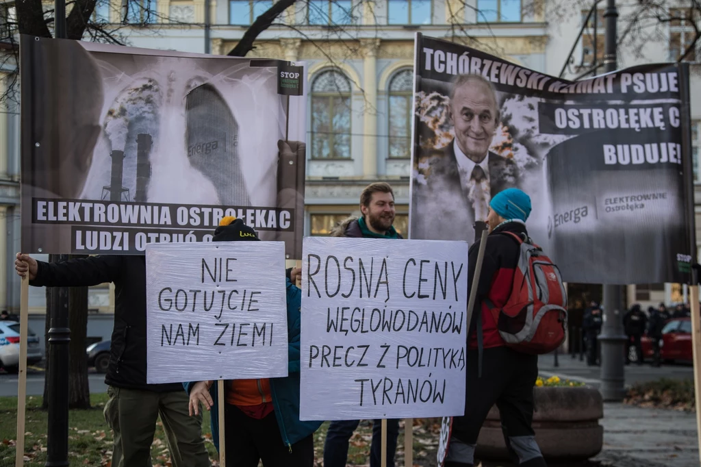 Marsz dla Klimatu w Katowicach: prostest przeciwko budowie bloku elektrowni w Ostołęce Marsz dla Klimatu w Katowicach: prostest przeciwko budowie bloku elektrowni w Ostołęce