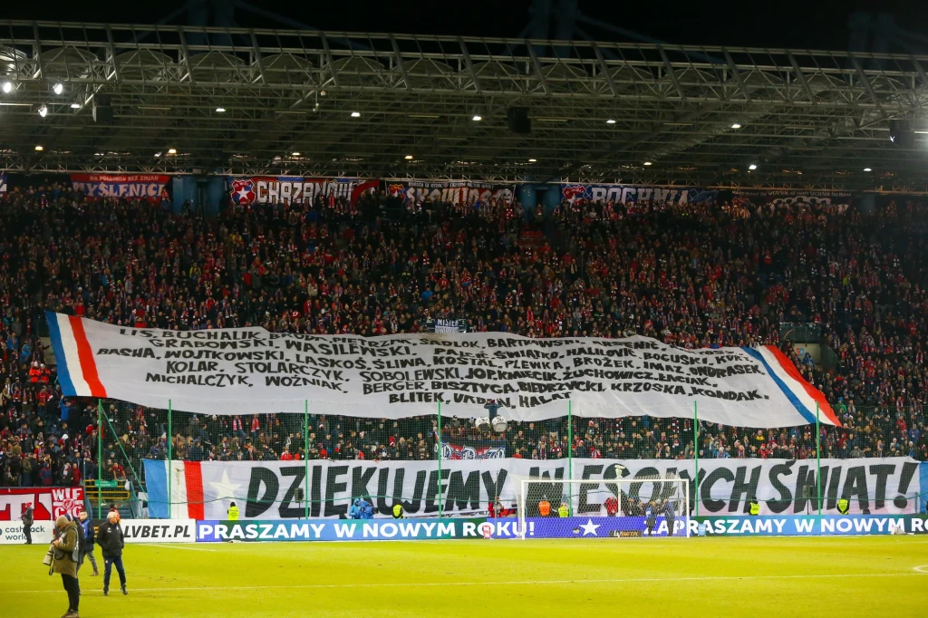 Oprawa kibiców Wisły podczas meczu z Lechem Poznań Oprawa kibiców Wisły podczas meczu z Lechem Poznań