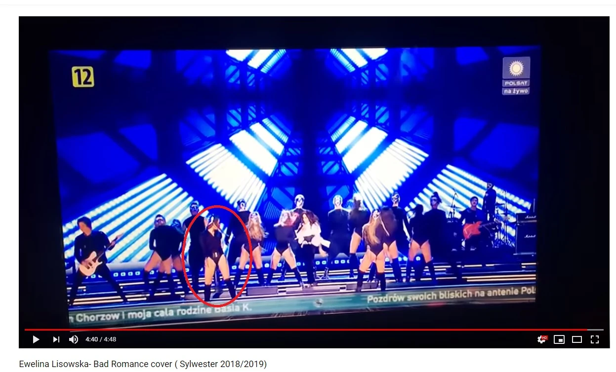 Upadek tancerki podczas występu Lisowskiej Upadek tancerki podczas występu Lisowskiej