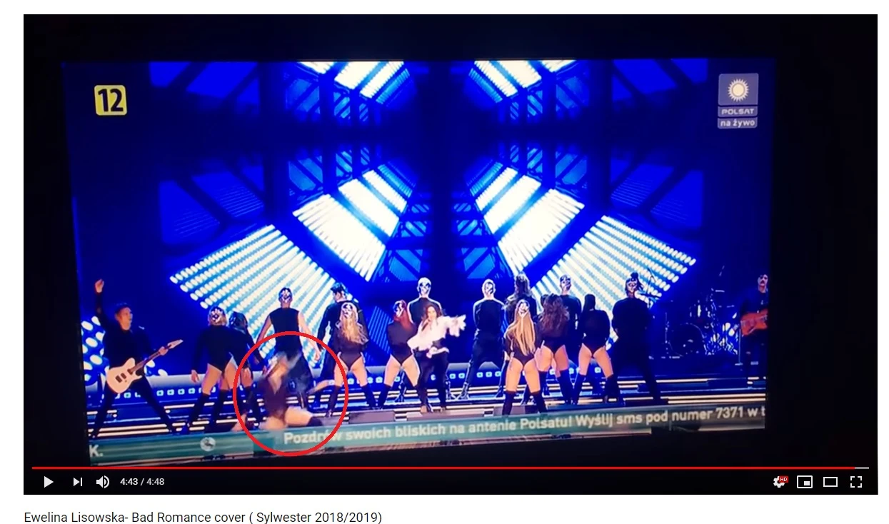 Upadek tancerki podczas występu Lisowskiej Upadek tancerki podczas występu Lisowskiej