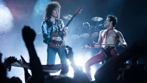 Gwilym Lee i Rami Malek w scenie z "Bohemian Rhapsody"