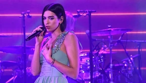 Dua Lipa podczas imprezy sylwestrowej w Los Angeles