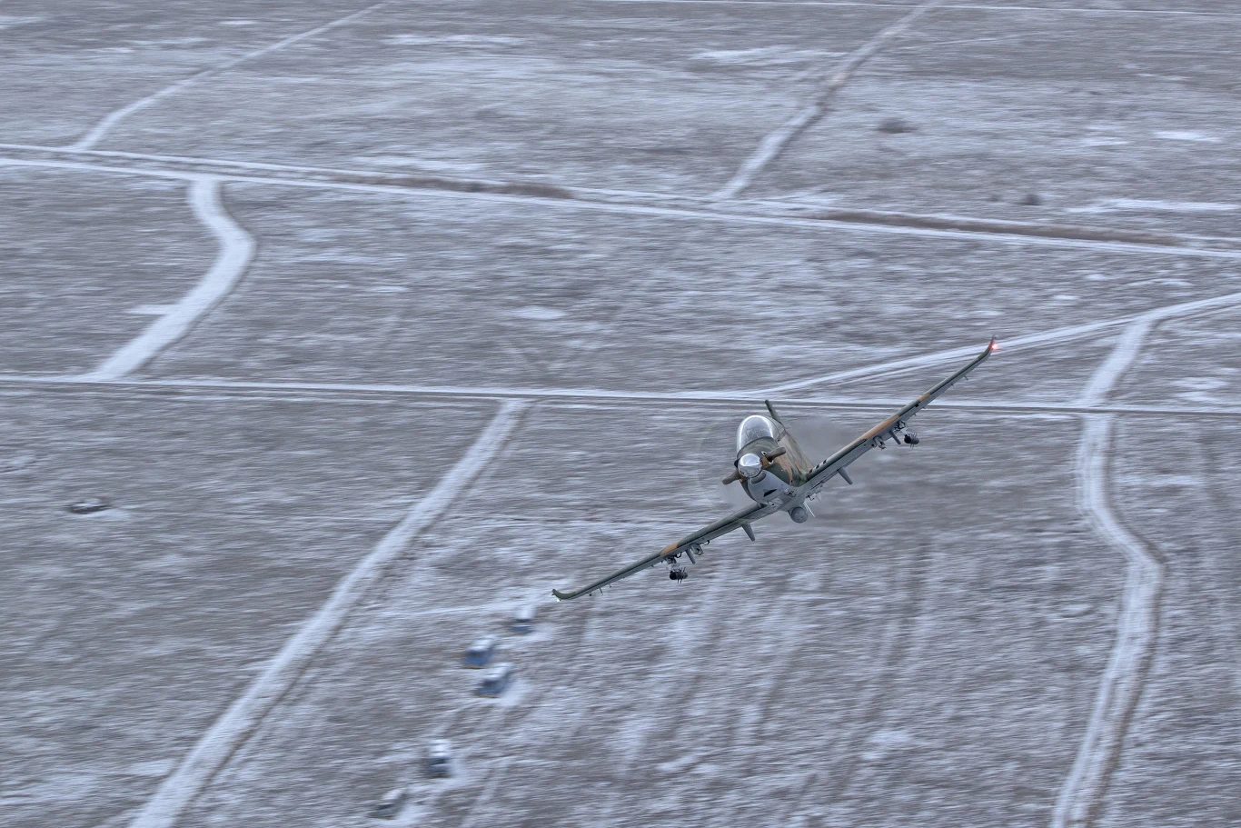 Hürkuş-C w pokazowym locie nad tureckim poligonem