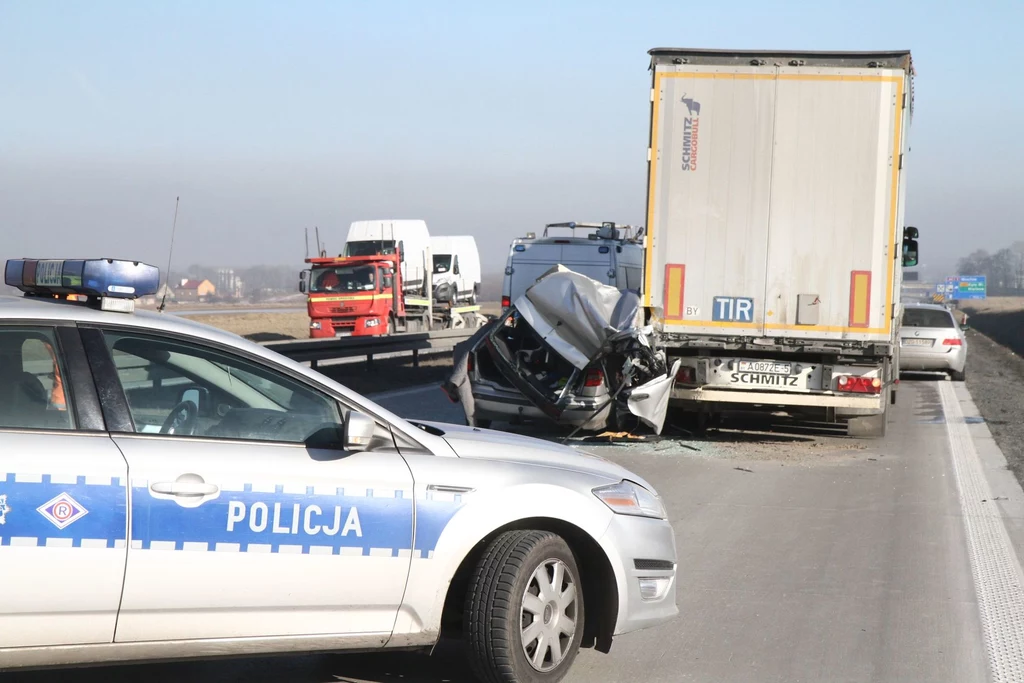 Wąski, pozbawiony pobocza odcinek A4 należy do niezwykle niebezpiecznych