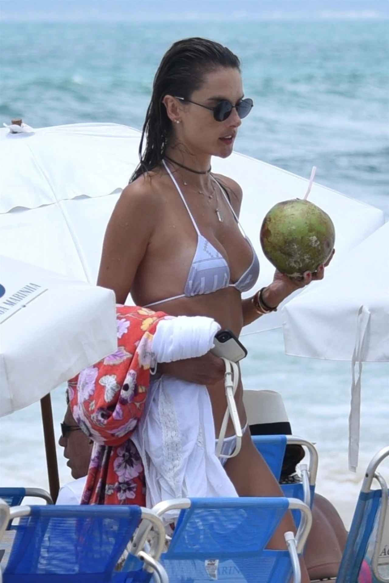 Alessandra Ambrosio na wakacjach w Brazylii Alessandra Ambrosio na wakacjach w Brazylii