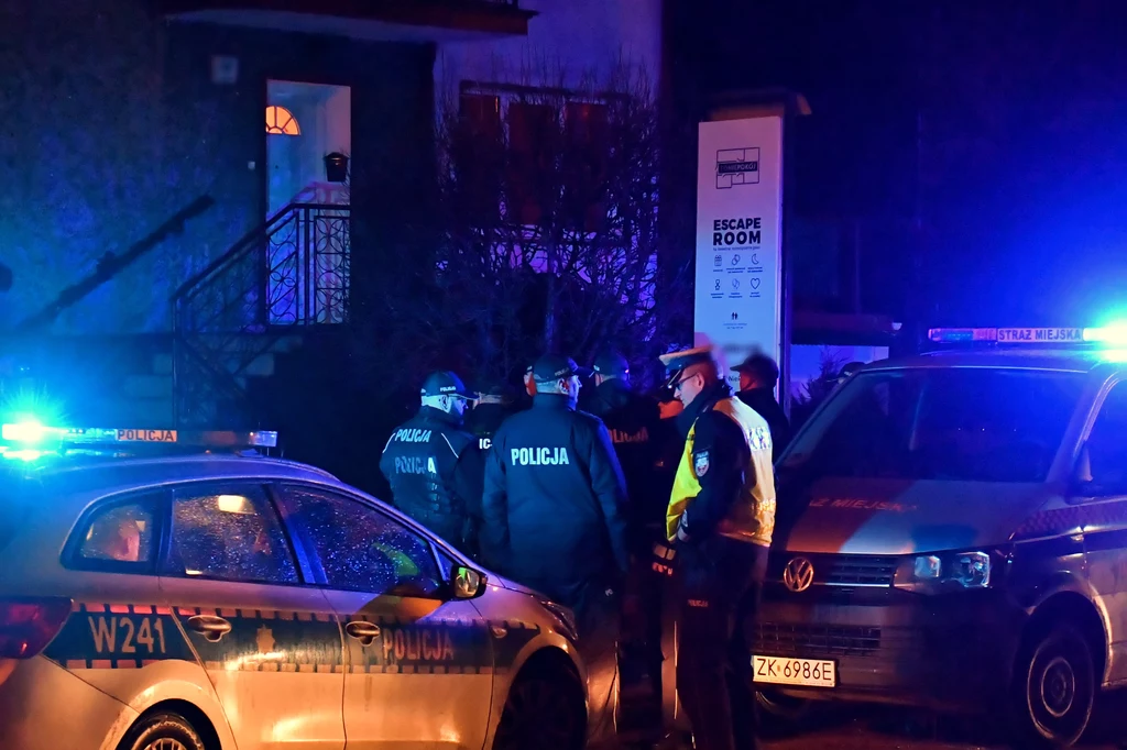 Pięć kobiet zginęło w pożarze, który wybuchł 4 bm. w Koszalinie w budynku mieszkalnym, w pomieszczeniu typu "escape room". Pięć kobiet zginęło w pożarze, który wybuchł 4 bm. w Koszalinie w budynku mieszkalnym, w pomieszczeniu typu "escape room".