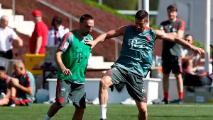 Franck Ribery i Robert Lewandowski podczas treningu Bayernu w Katarze