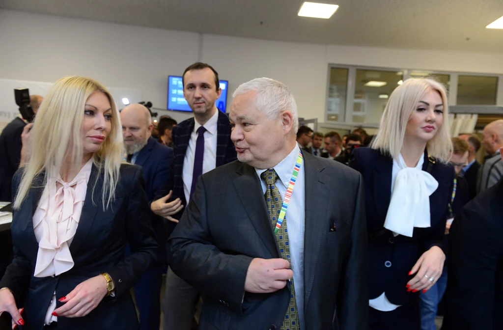 Adam Glapinski i jego współpracowniczki Adam Glapinski i jego współpracowniczki
