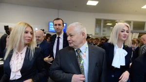 Adam Glapiński oraz Martyna Wojciechowska i Kamila Sukiennik