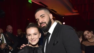 Drake całuje nieletnią fankę na koncercie. "Podobał mi się dotyk twoich piersi"