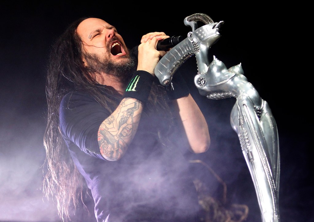 Jonathan Davis - wokalista grupy Korn długo nie mógł uporać się ze stratą żony 