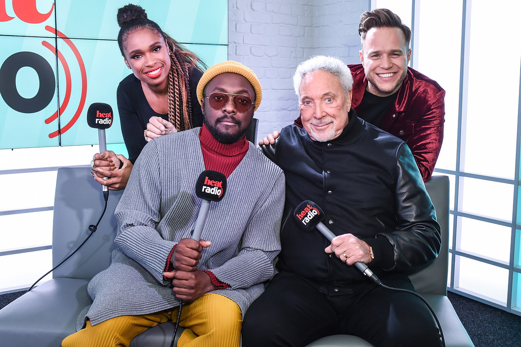 Jury brytyjskiej edycji "The Voice". W pierwszym rzędzie po prawej stronie Tom Jones 