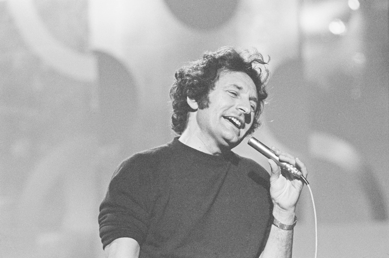 Lonnie Donegan nazywany "królem muzyki skiffle'owej" zmarł w wieku 71 lat Lonnie Donegan nazywany "królem muzyki skiffle'owej" zmarł w wieku 71 lat
