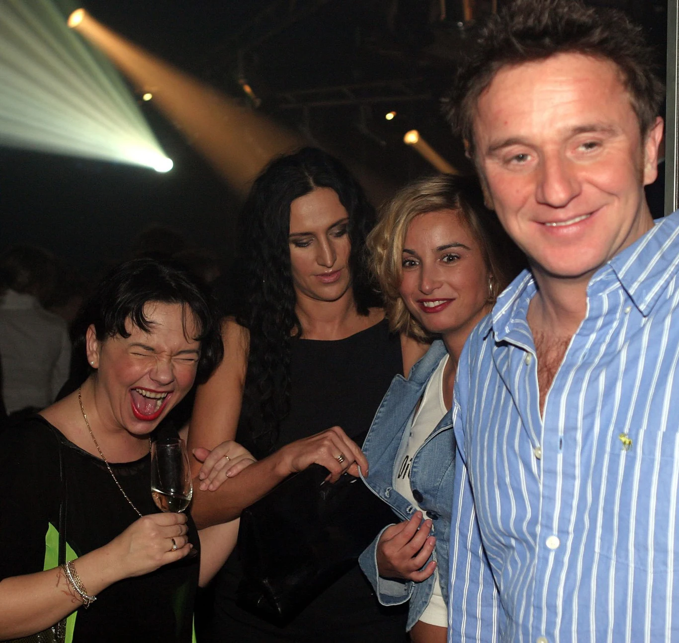 Fiolka z Kayah, Joanną Brodzik i Pawłem Wilczakiem Fiolka z Kayah, Joanną Brodzik i Pawłem Wilczakiem