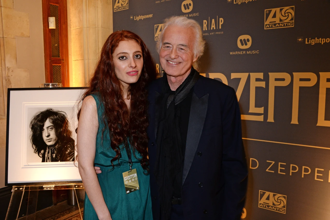 Jimmy Page obecnie związany jest ze Scarlett Sabet Jimmy Page obecnie związany jest ze Scarlett Sabet