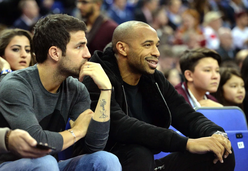 Cesc Fabregas i Thierry Henry na meczu NBA Cesc Fabregas i Thierry Henry na meczu NBA
