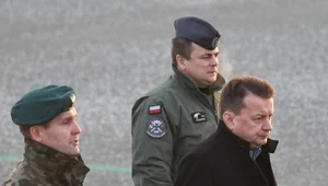 Minister obrony Mariusz Błaszczak (P) 