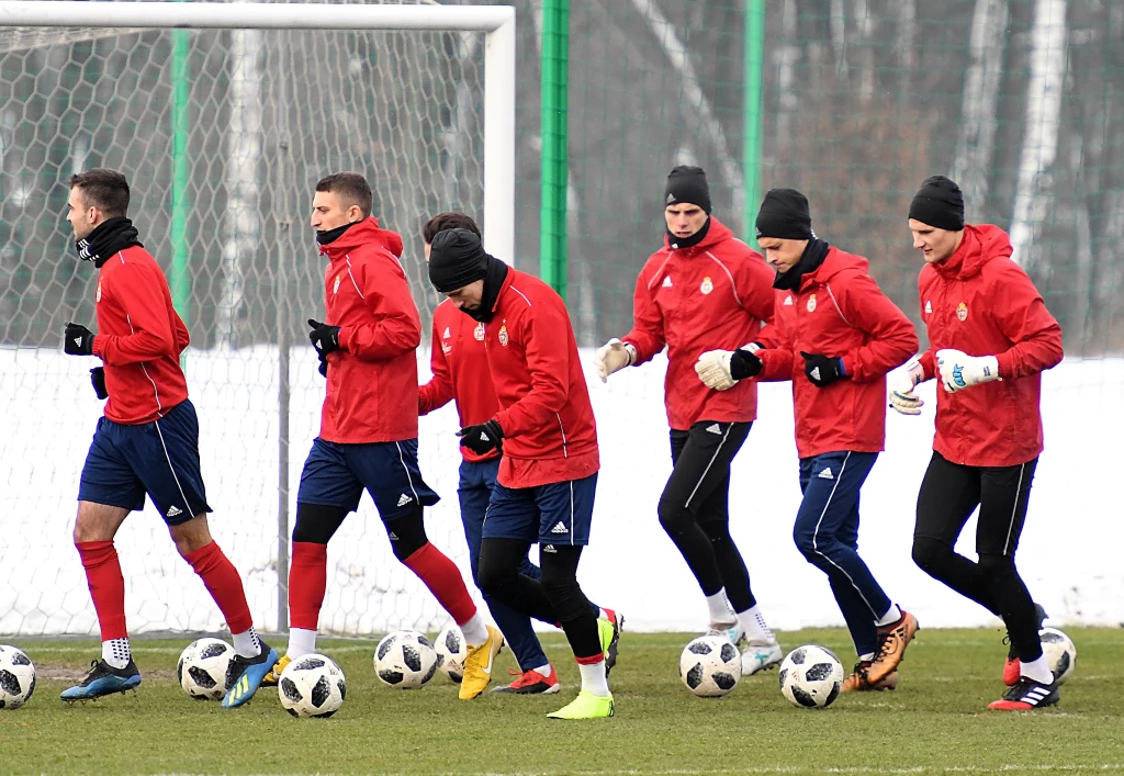 Kuba, po rozwiązaniu kontraktu z VfL Wolfsburg, trenuje z "Białą Gwiazdą" na razie tylko gościnnie