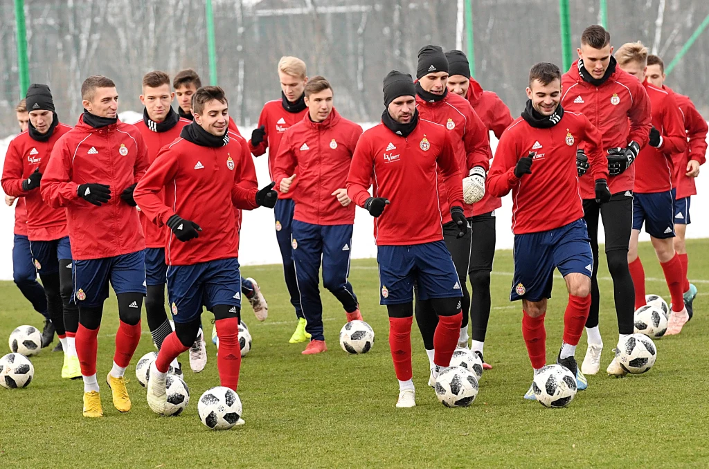 Kuba, po rozwiązaniu kontraktu z VfL Wolfsburg, trenuje z "Białą Gwiazdą" na razie tylko gościnnie