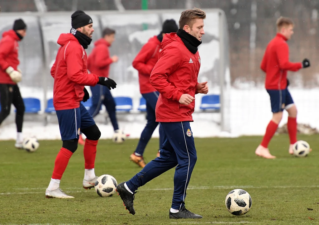 Kuba, po rozwiązaniu kontraktu z VfL Wolfsburg, trenuje z "Białą Gwiazdą" na razie tylko gościnnie