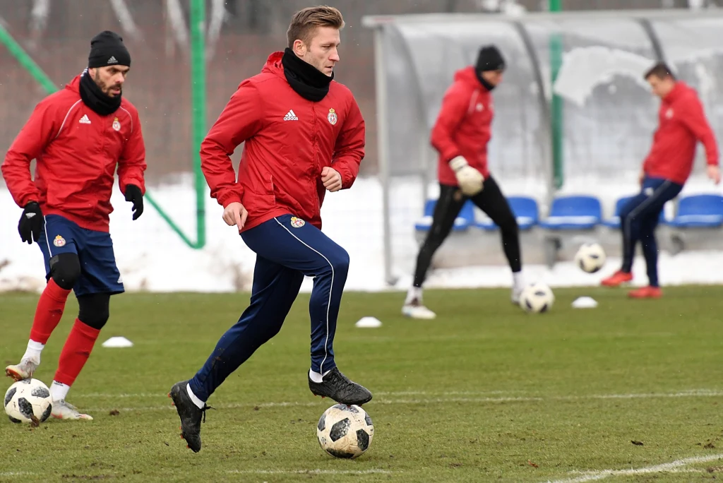 Kuba, po rozwiązaniu kontraktu z VfL Wolfsburg, trenuje z "Białą Gwiazdą" na razie tylko gościnnie