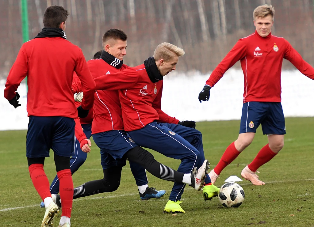 Kuba, po rozwiązaniu kontraktu z VfL Wolfsburg, trenuje z "Białą Gwiazdą" na razie tylko gościnnie