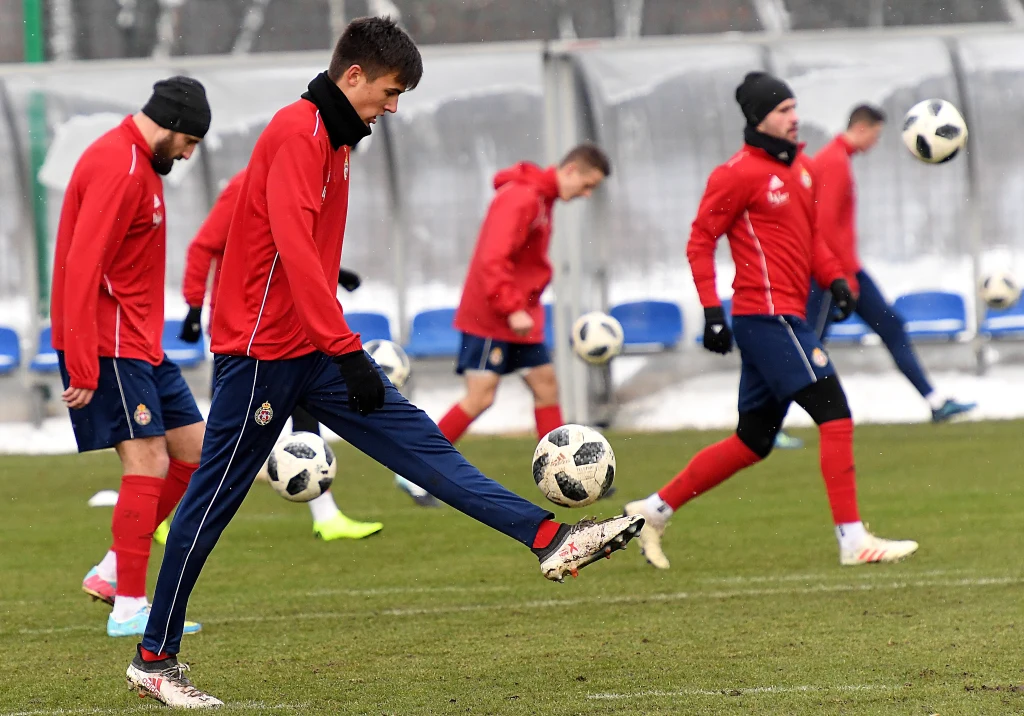 Kuba, po rozwiązaniu kontraktu z VfL Wolfsburg, trenuje z "Białą Gwiazdą" na razie tylko gościnnie