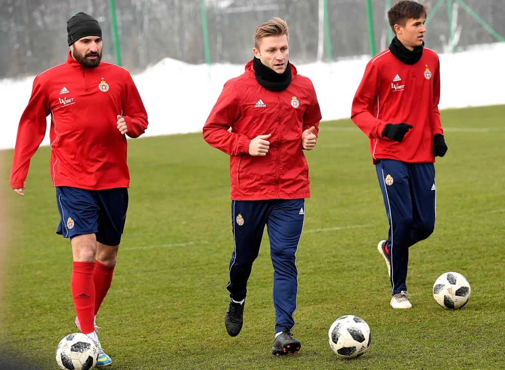 Kuba, po rozwiązaniu kontraktu z VfL Wolfsburg, trenuje z "Białą Gwiazdą" na razie tylko gościnnie