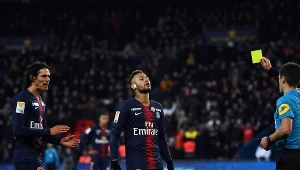 Cavani i Neymar dostali jeszcze na koniec po żółtej kartce