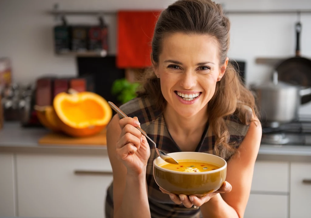 Dieta zupowa jest o tyle wygodna, że będąc na niej niej, chodzisz głodna 