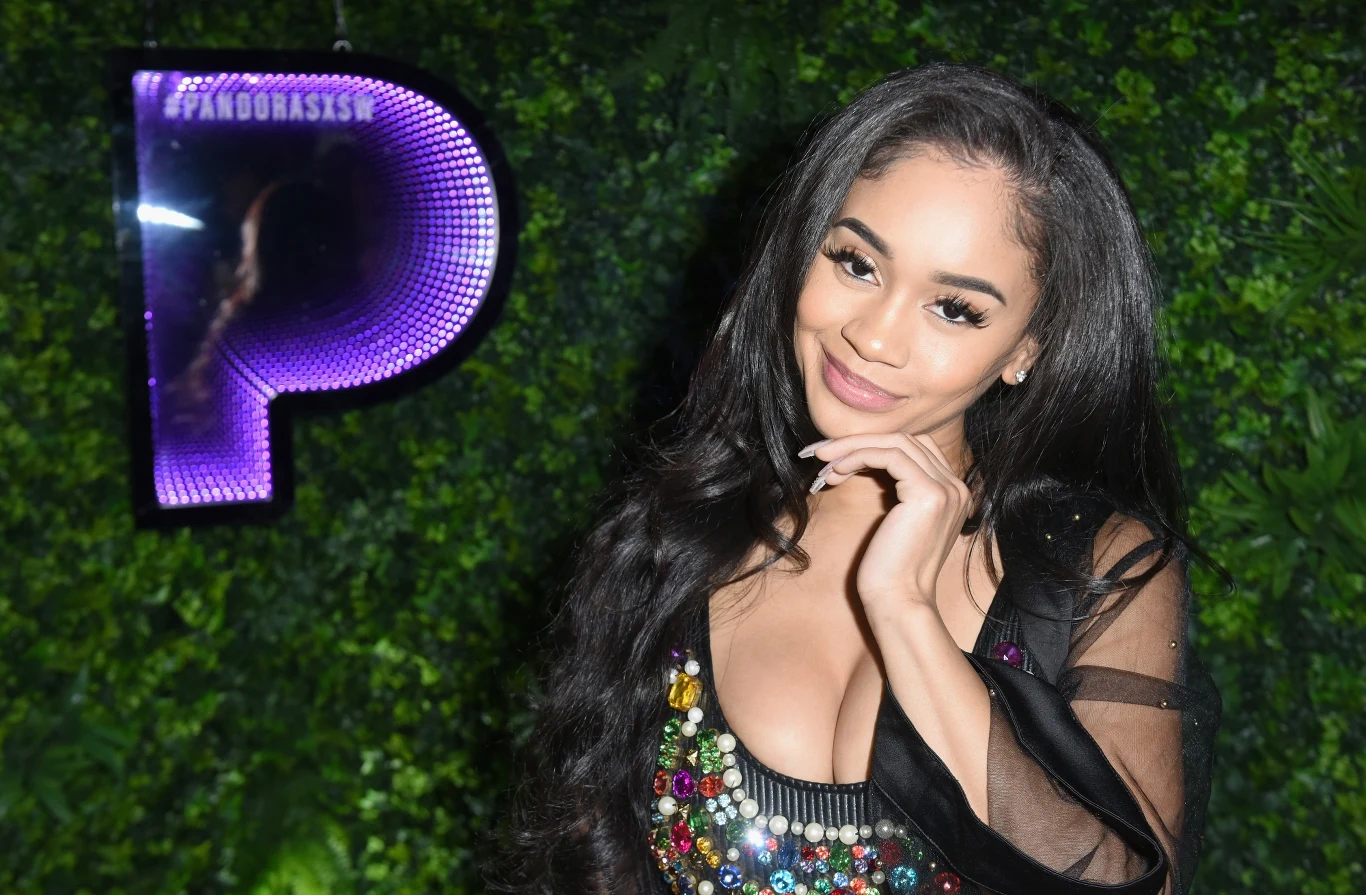 "Do tej pory robiłam dużo coverów, ale teraz po raz pierwszy mogłam nagrać własne rzeczy. Opuszczam studio, wracam do domu i chcę słuchać swojej muzyki" – tłumaczyła magazynowi "Complex". Debiutancka EP-ka "High Maintenance" ukazała się w marcu minionego roku, a jej produkcją zajął się Zaytoven, prywatnie jej kuzyn. Minialbum pokrył się srebrem i rozszedł w nakładzie ponad 500 tys. egzemplarzy. 