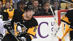 Brian Dumoulin #8  z Pittsburgh Penguins