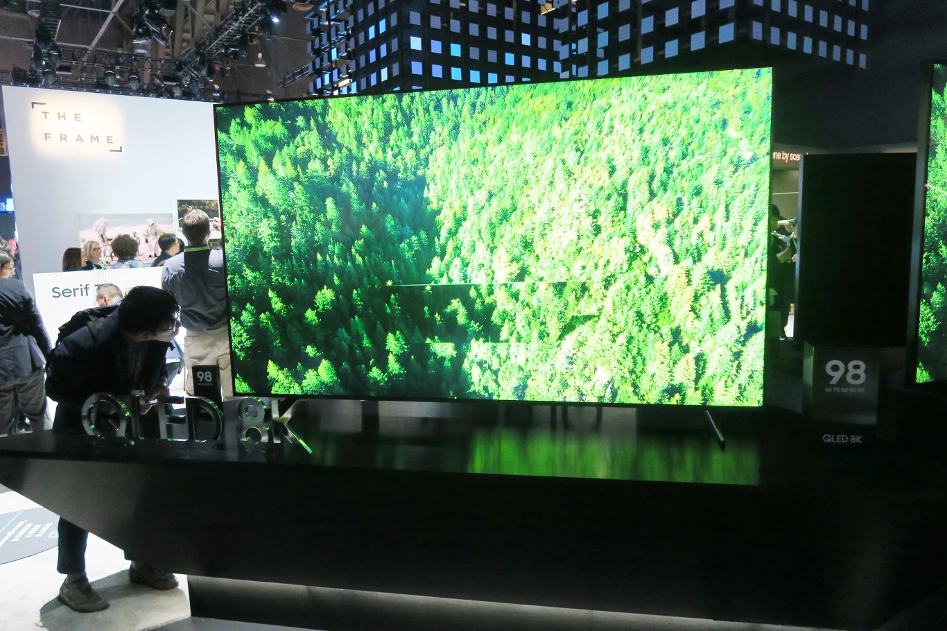 98-calowy QLED 8K dostanie wsparcie wirtualnego asystenta Bixby, a także nowe aplikacje 