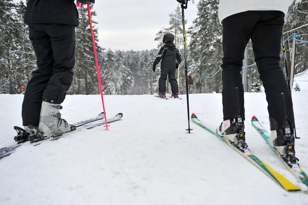 Miłośnicy narciarstwa, snowboardu, saneczkarstwa i łyżwiarstwa mogą szaleć na terenie ogromnego kompleksu sportowego