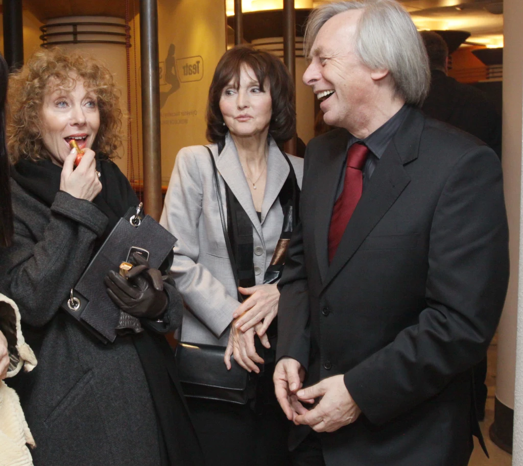 Korcz często towarzyszy Alicji Majewskiej na koncertach. Stąd plotki o ich romansie. Korcz często towarzyszy Alicji Majewskiej na koncertach. Stąd plotki o ich romansie.