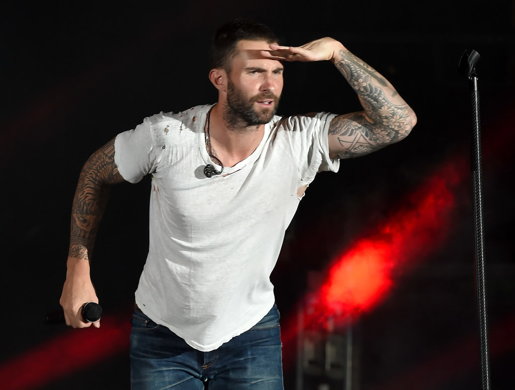 Adam Levine wraz z Maroon 5 wystąpi na Super Bowl