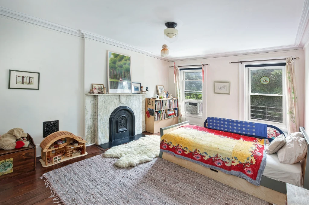 Maggie Gyllenhaal i Peter Sarsgaard sprzedają swój nowojorski dom Maggie Gyllenhaal i Peter Sarsgaard sprzedają swój nowojorski dom