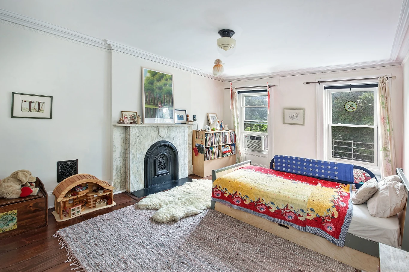 Maggie Gyllenhaal i Peter Sarsgaard sprzedają swój nowojorski dom Maggie Gyllenhaal i Peter Sarsgaard sprzedają swój nowojorski dom