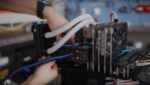 Fragment materiału filmowego zamieszczonego w serwisie YouTube.com/ na kanale: Linus Tech Tips