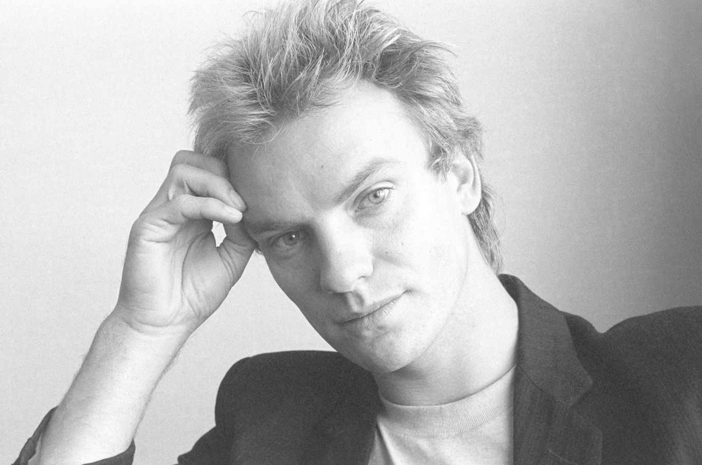 Sting to brytyjski muzyk, wokalista, multiinstrumentalista i kompozytor. Lider i basista nie istniejącej już formacji The Police. Właściwie - Gordon Matthew Sumner.