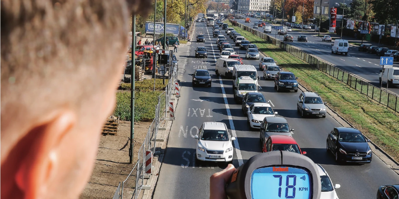 SZYBKO I NIELEGALNIE kierowcy dość często traktują buspas jak miejsce, gdzie można szybko przemieszczać się, omijając korki.